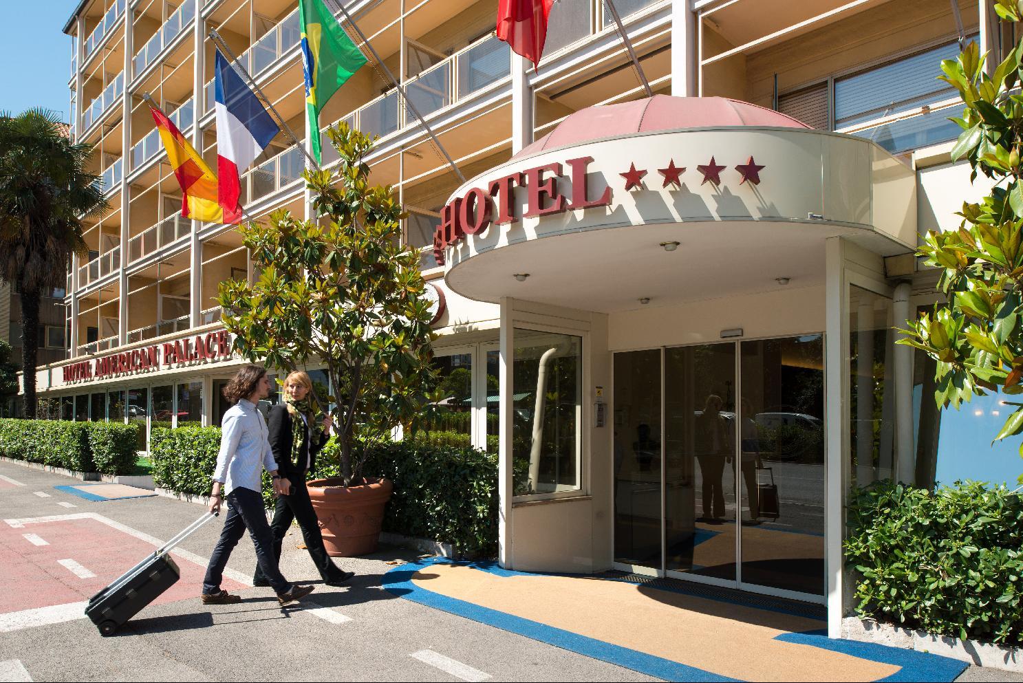 فندق رومافي  فندق أميريكان بالاس أوير المظهر الخارجي الصورة